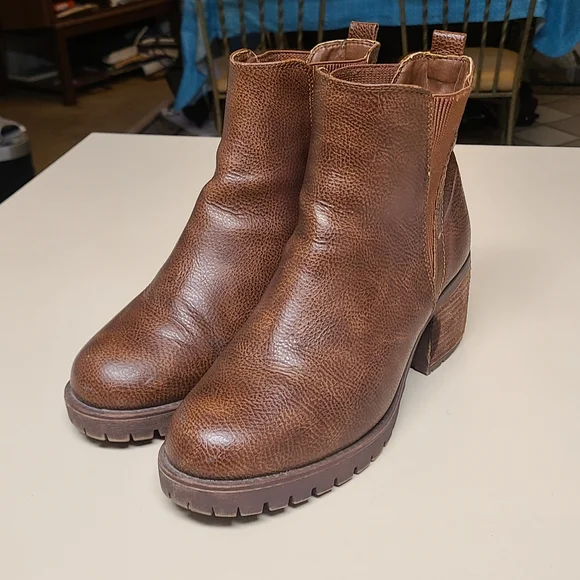 MIA Jody Chelsea leather slip on ankle boots size 10 - Picture 2 of 12